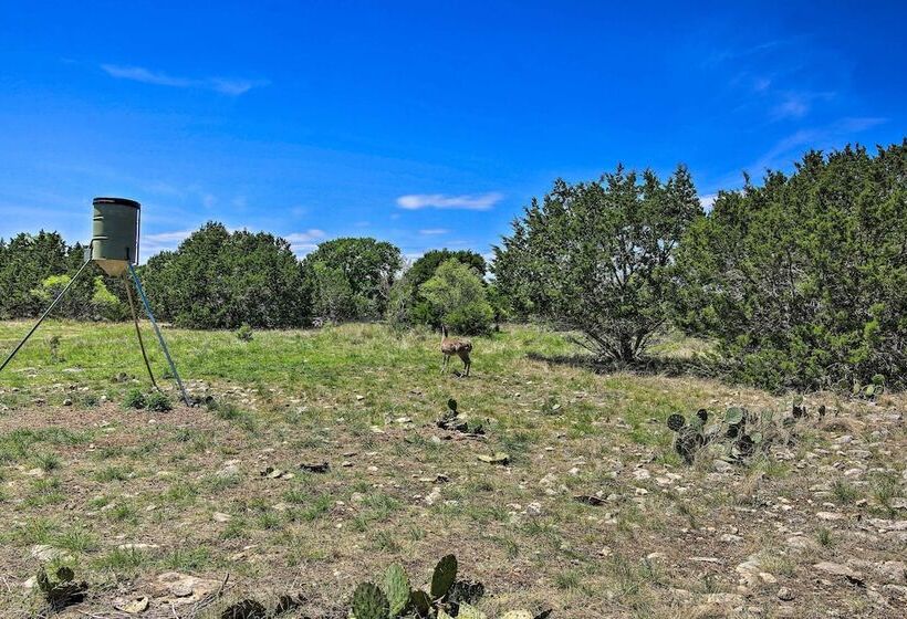 Hill Country Casita W/ Patio: 13 Mi To Dtwn Boerne