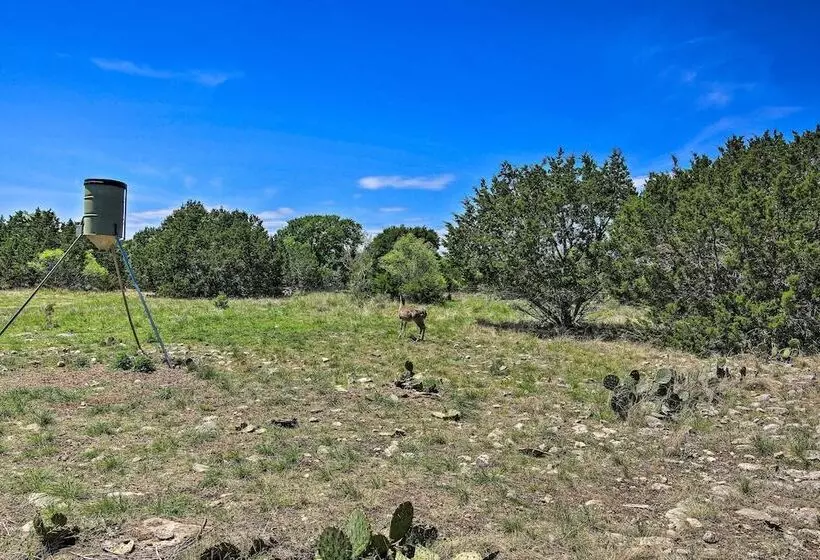 Hill Country Casita W/ Patio: 13 Mi To Dtwn Boerne