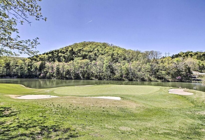 Branson West Retreat: 2 Suites W/ Ideal Location!