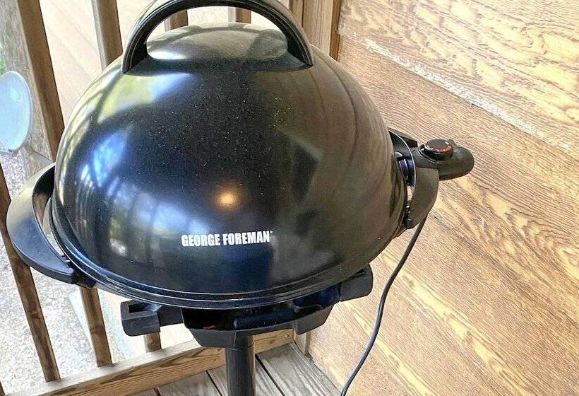 Branson West Retreat: 2 Suites W/ Ideal Location!