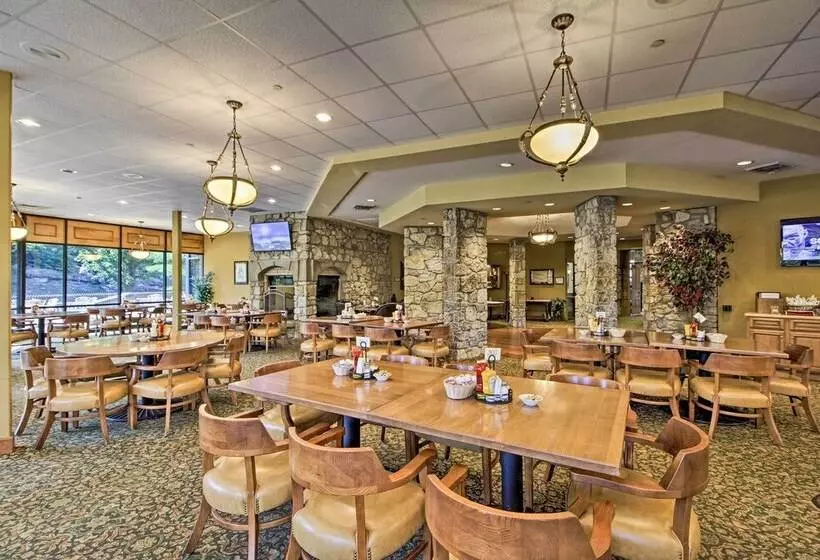 Branson West Retreat: 2 Suites W/ Ideal Location!