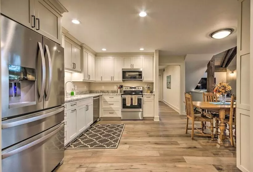 Brevard Chalet W/ Stunning Blue Ridge Mtn Views!