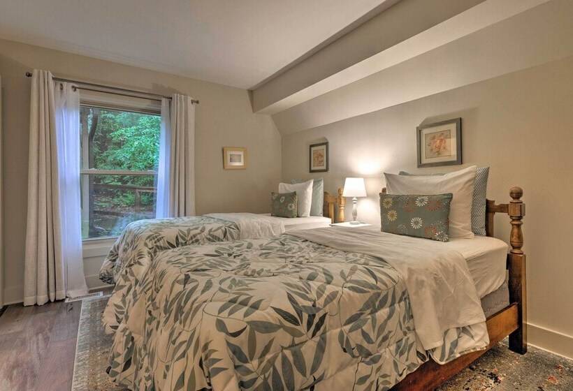 Brevard Chalet W/ Stunning Blue Ridge Mtn Views!