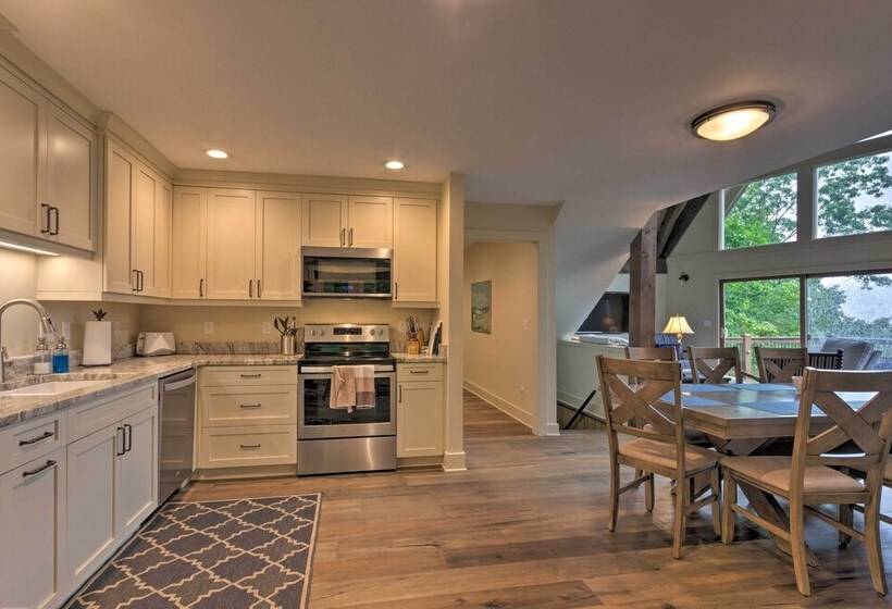 Brevard Chalet W/ Stunning Blue Ridge Mtn Views!