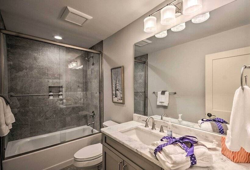 Brevard Chalet W/ Stunning Blue Ridge Mtn Views!