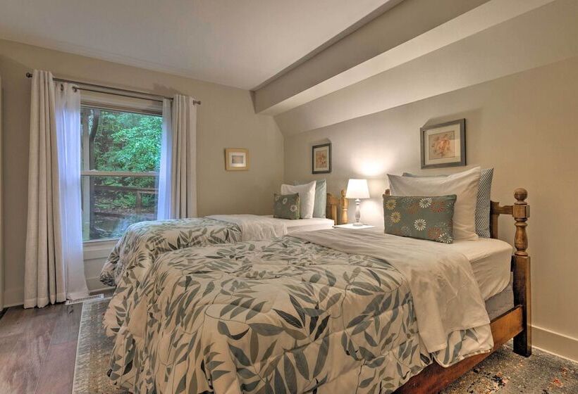 Brevard Chalet W/ Stunning Blue Ridge Mtn Views!