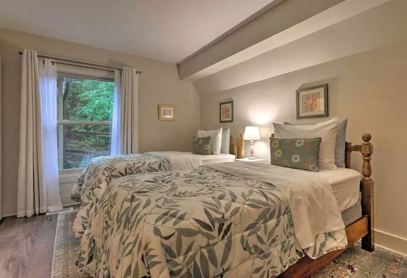 Brevard Chalet W/ Stunning Blue Ridge Mtn Views!