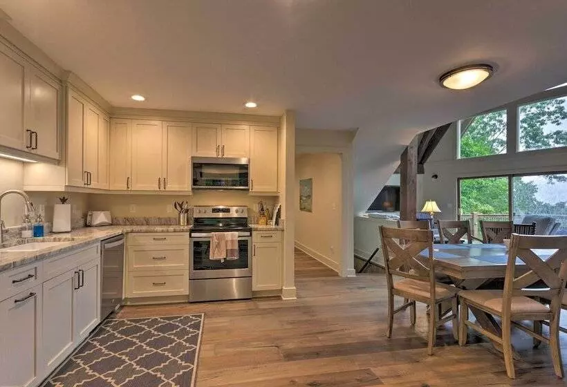 Brevard Chalet W/ Stunning Blue Ridge Mtn Views!