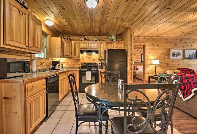 Cabin W/ Deck + Fireplace <3 Mi To Dollywood!