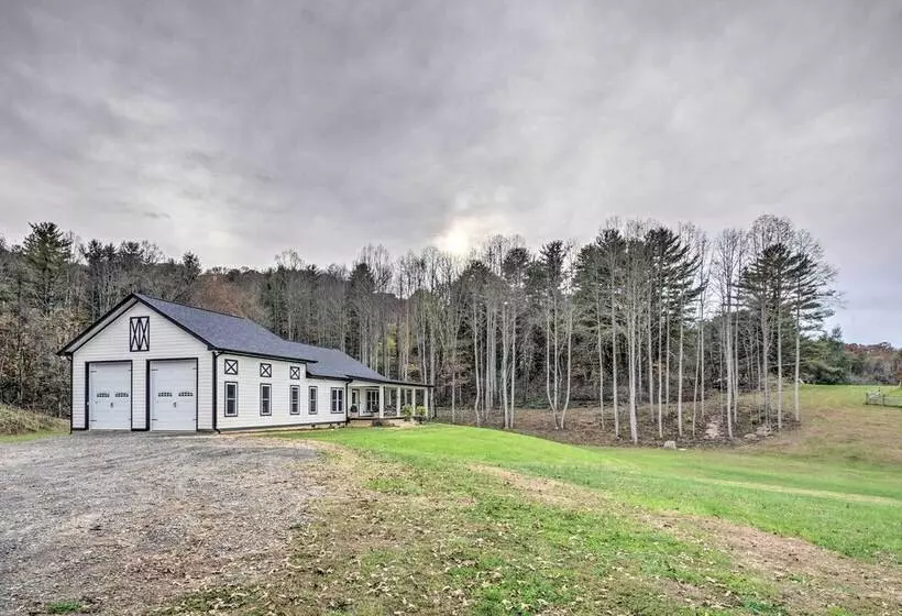 Charming Fairview Home On 40 Acre Horse Farm!