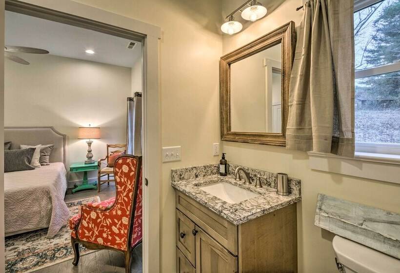 Charming Fairview Home On 40 Acre Horse Farm!