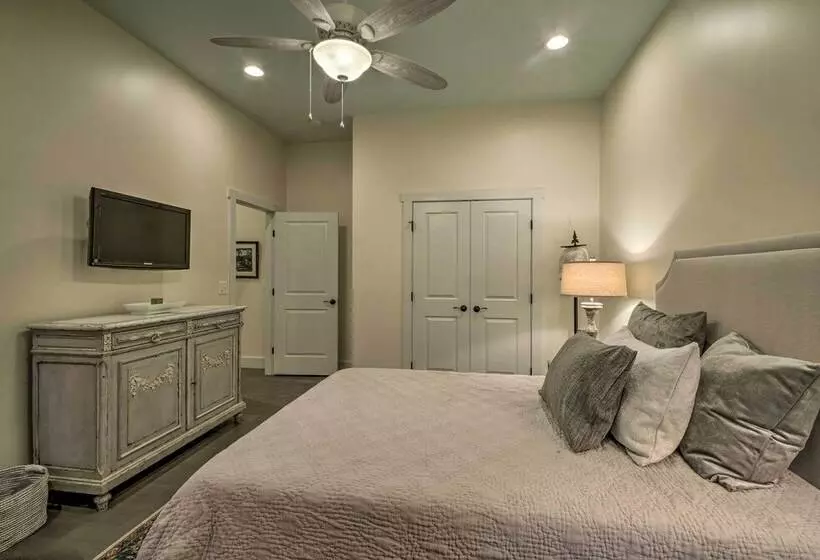 Charming Fairview Home On 40 Acre Horse Farm!