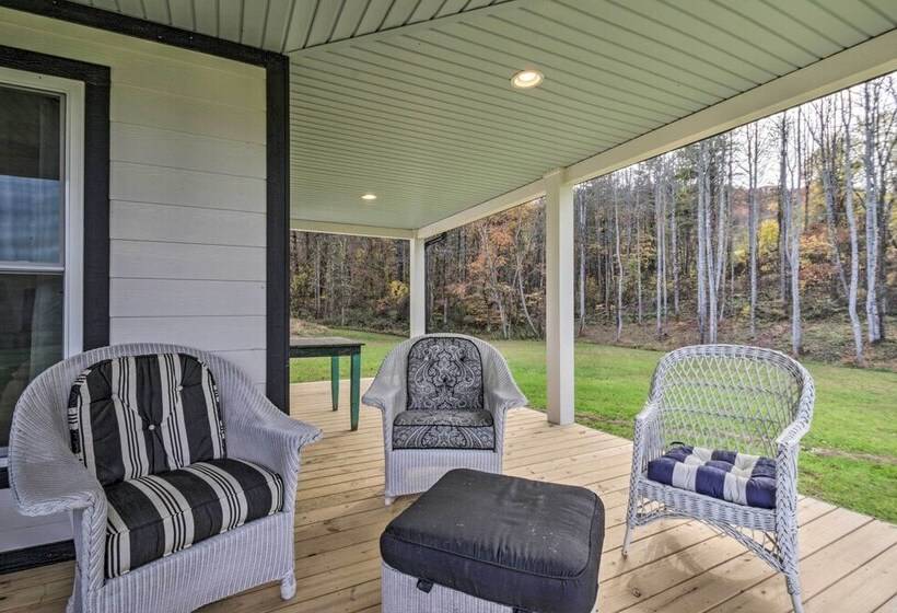 Charming Fairview Home On 40 Acre Horse Farm!