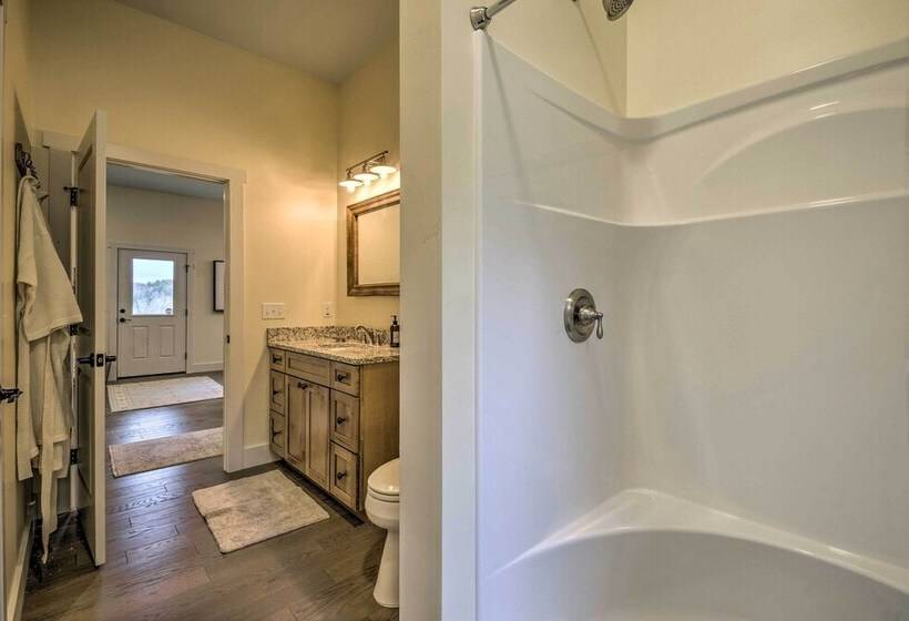 Charming Fairview Home On 40 Acre Horse Farm!