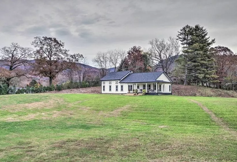 Charming Fairview Home On 40 Acre Horse Farm!