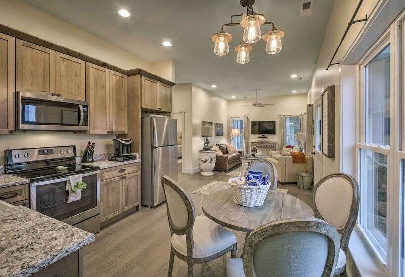 Charming Fairview Home On 40 Acre Horse Farm!