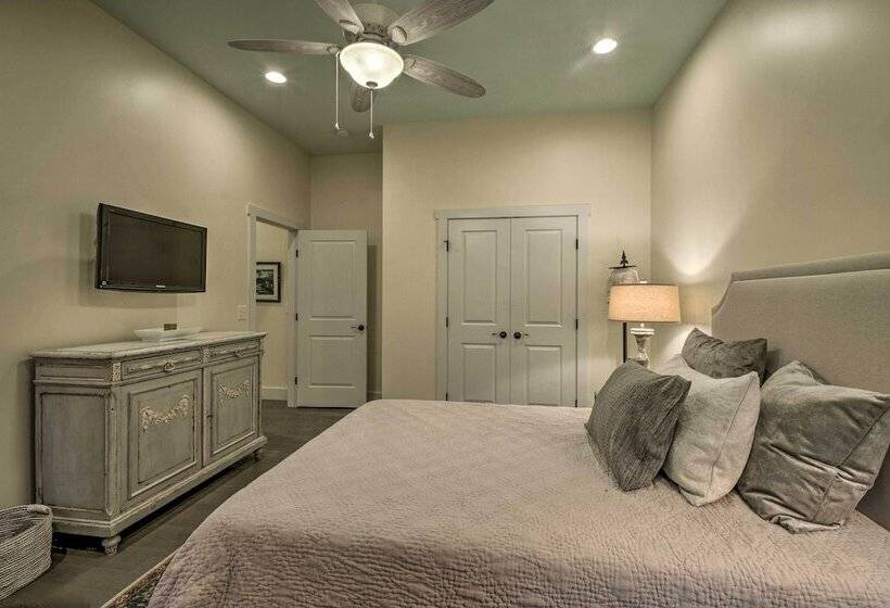 Charming Fairview Home On 40 Acre Horse Farm!