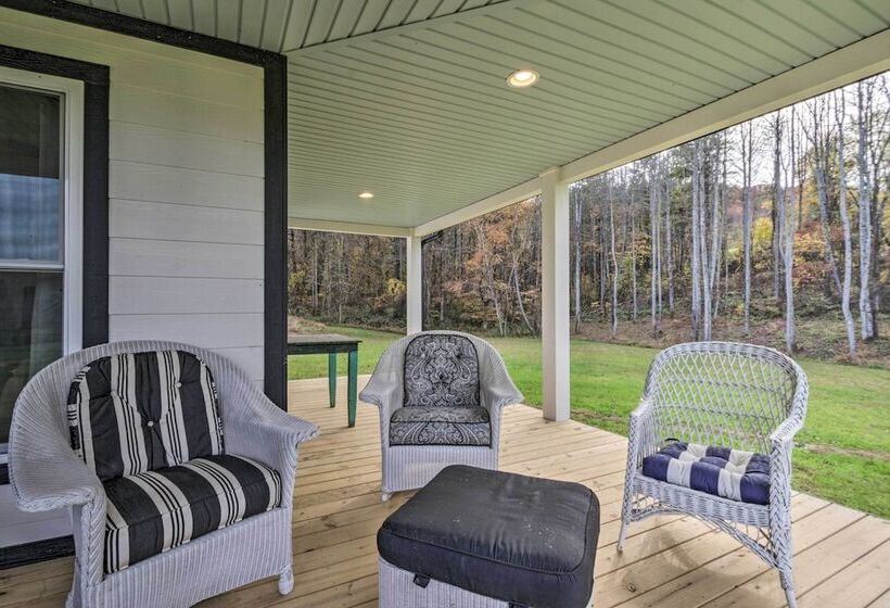 Charming Fairview Home On 40 Acre Horse Farm!