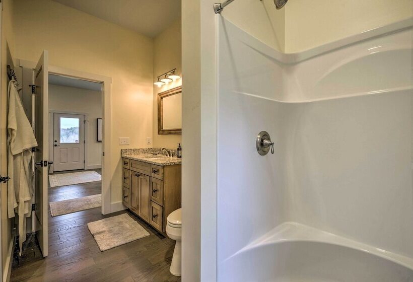 Charming Fairview Home On 40 Acre Horse Farm!