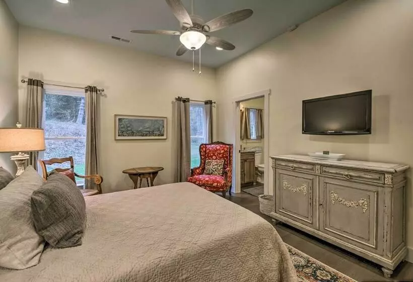 Charming Fairview Home On 40 Acre Horse Farm!