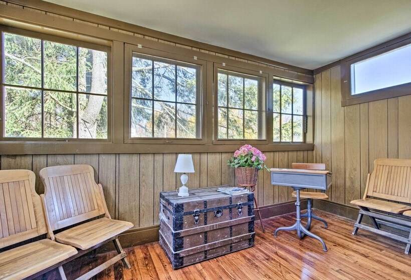 Victorian Home W/ Porch: 6 Mi To Hickory Run Park!