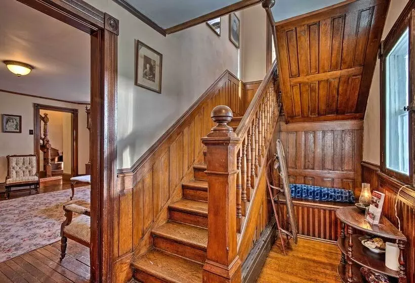 Victorian Home W/ Porch: 6 Mi To Hickory Run Park!