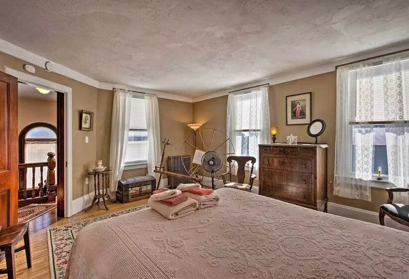 Victorian Home W/ Porch: 6 Mi To Hickory Run Park!