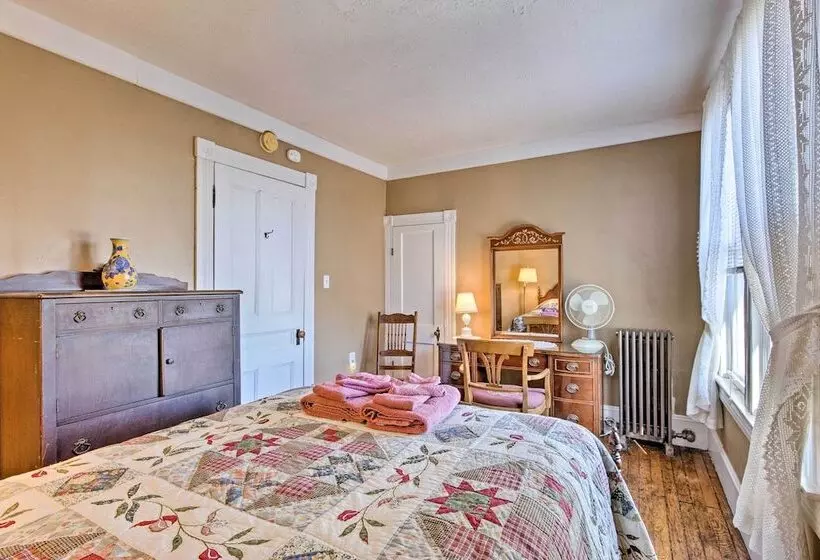 Victorian Home W/ Porch: 6 Mi To Hickory Run Park!