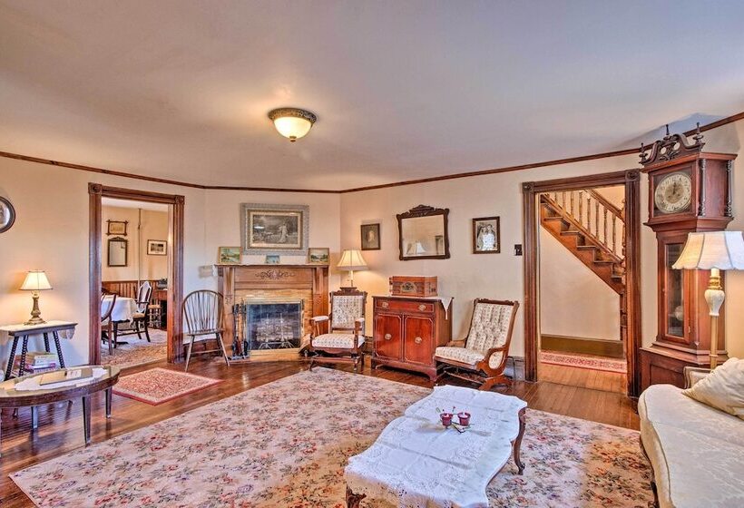 Victorian Home W/ Porch: 6 Mi To Hickory Run Park!
