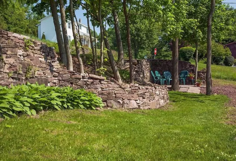 Victorian Home W/ Porch: 6 Mi To Hickory Run Park!