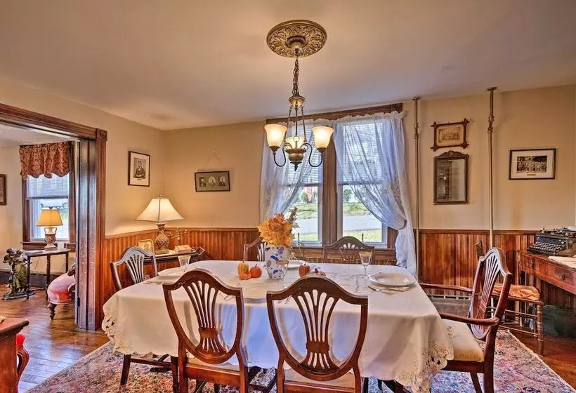 Victorian Home W/ Porch: 6 Mi To Hickory Run Park!