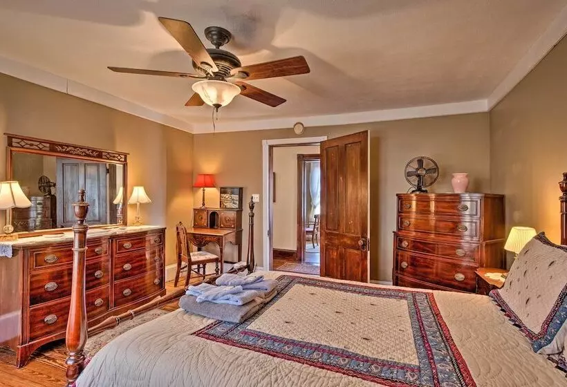 Victorian Home W/ Porch: 6 Mi To Hickory Run Park!