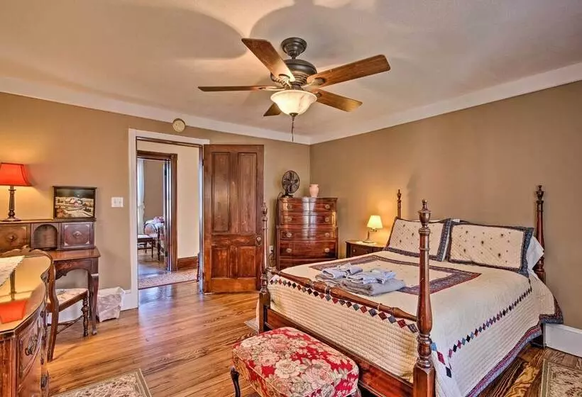 Victorian Home W/ Porch: 6 Mi To Hickory Run Park!