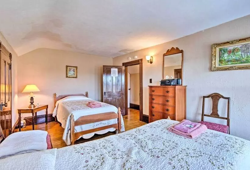 Victorian Home W/ Porch: 6 Mi To Hickory Run Park!