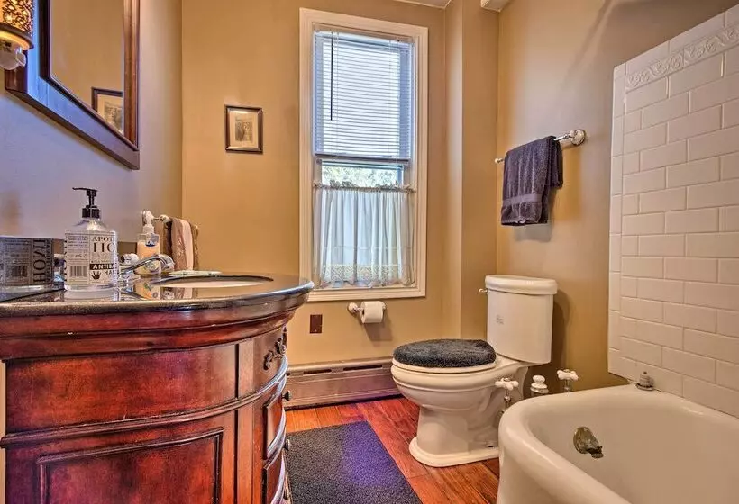 Victorian Home W/ Porch: 6 Mi To Hickory Run Park!