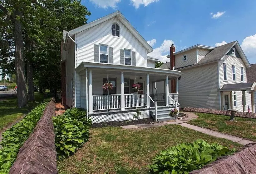 Victorian Home W/ Porch: 6 Mi To Hickory Run Park!