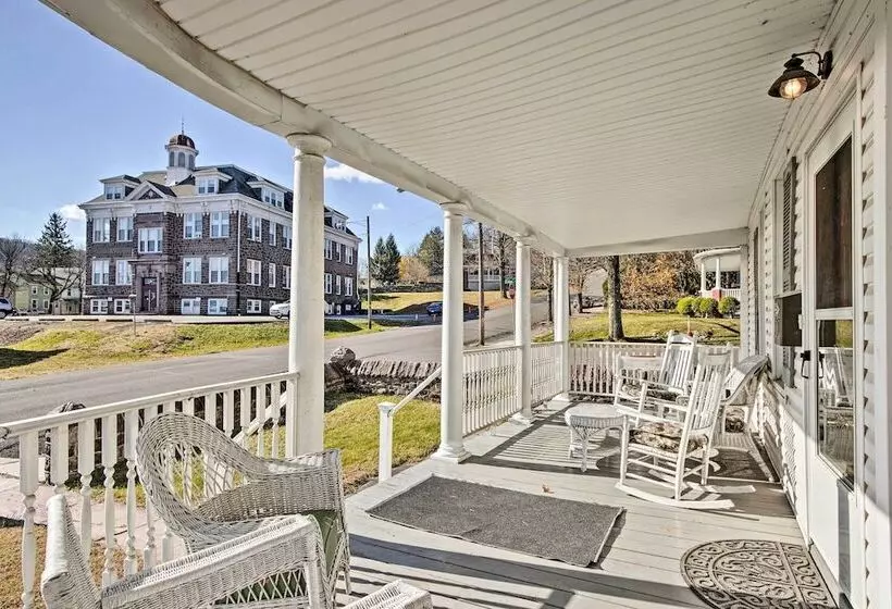 Victorian Home W/ Porch: 6 Mi To Hickory Run Park!