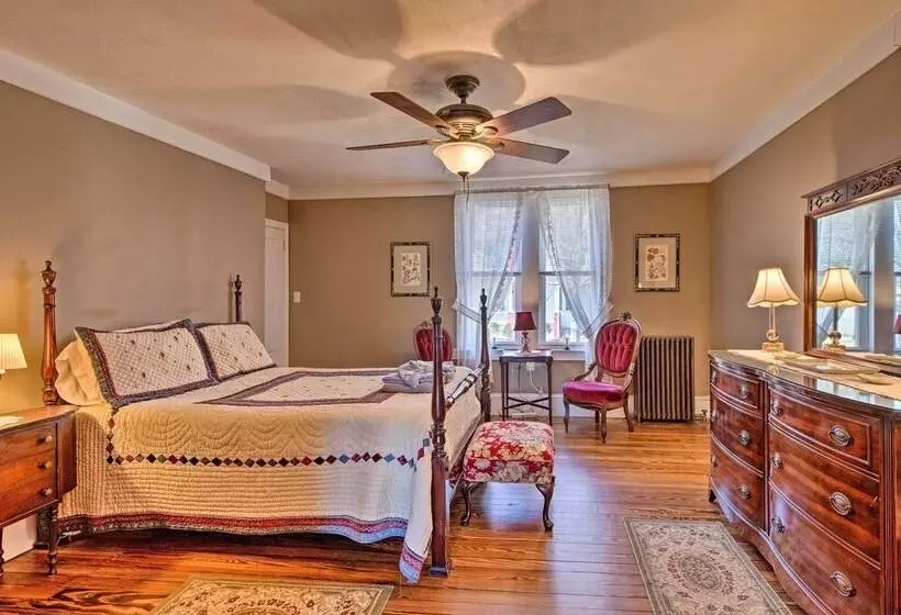 Victorian Home W/ Porch: 6 Mi To Hickory Run Park!