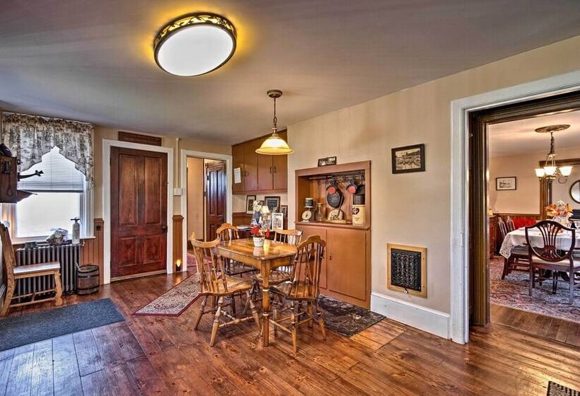 Victorian Home W/ Porch: 6 Mi To Hickory Run Park!