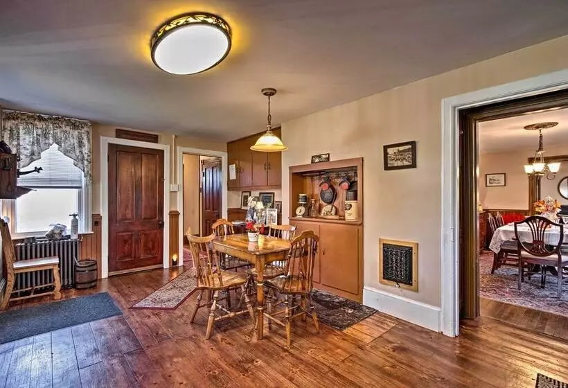 Victorian Home W/ Porch: 6 Mi To Hickory Run Park!