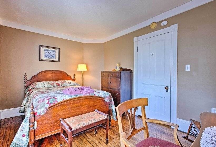 Victorian Home W/ Porch: 6 Mi To Hickory Run Park!