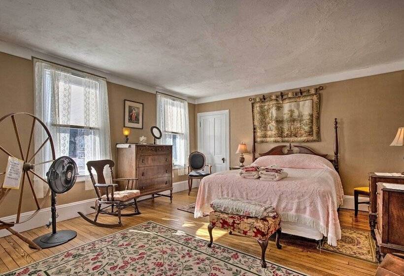 Victorian Home W/ Porch: 6 Mi To Hickory Run Park!