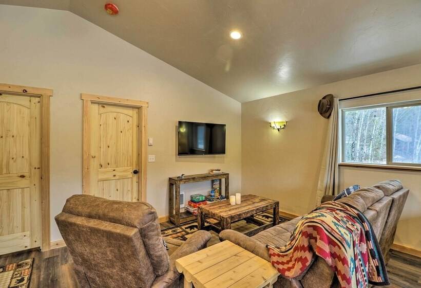 Cozy Cabin W/ Fire Pit & Bbq: 7mi To West Glacier!