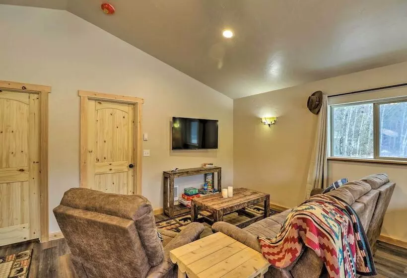 Cozy Cabin W/ Fire Pit & Bbq: 7mi To West Glacier!