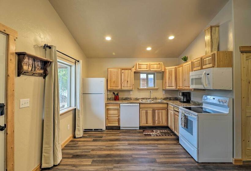 Cozy Cabin W/ Fire Pit & Bbq: 7mi To West Glacier!