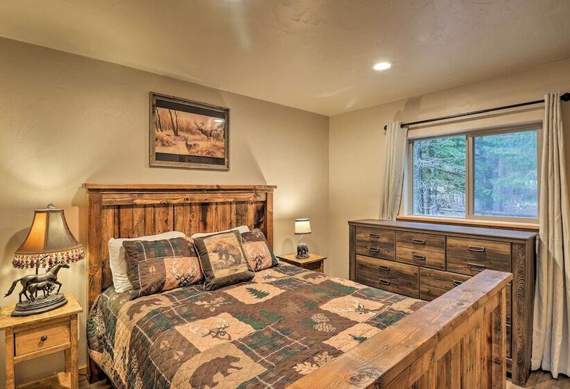 Cozy Cabin W/ Fire Pit & Bbq: 7mi To West Glacier!