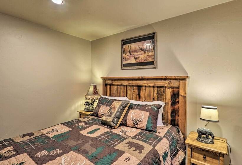 Cozy Cabin W/ Fire Pit & Bbq: 7mi To West Glacier!