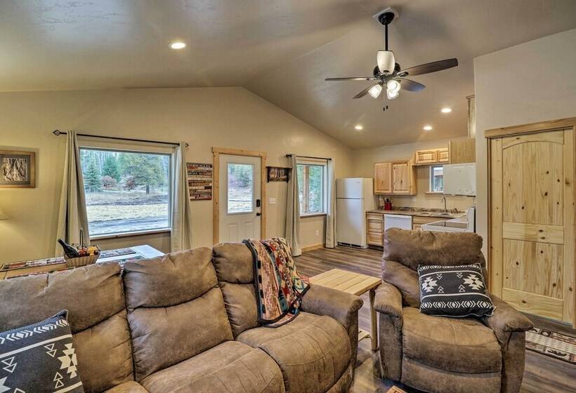 Cozy Cabin W/ Fire Pit & Bbq: 7mi To West Glacier!