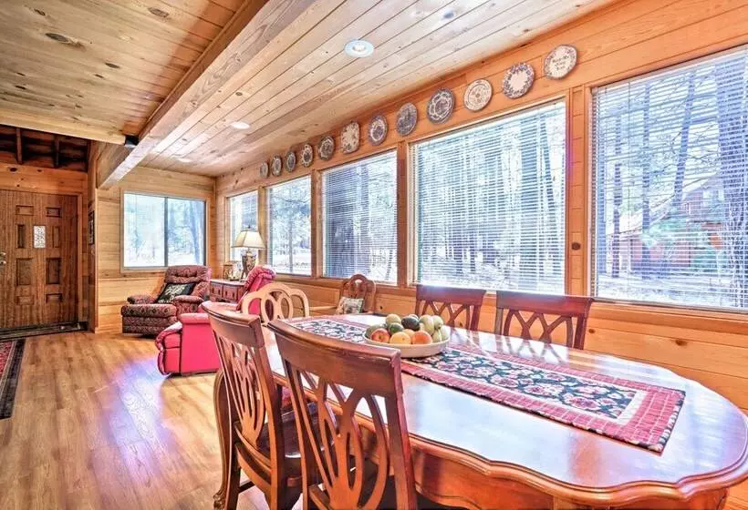 Cozy Cabin W/ Fireplace, Covered Deck & Gas Grill!