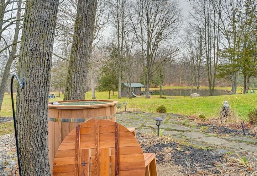 Custom Built Clarklake Cabin: Sauna & Cold Plunge!